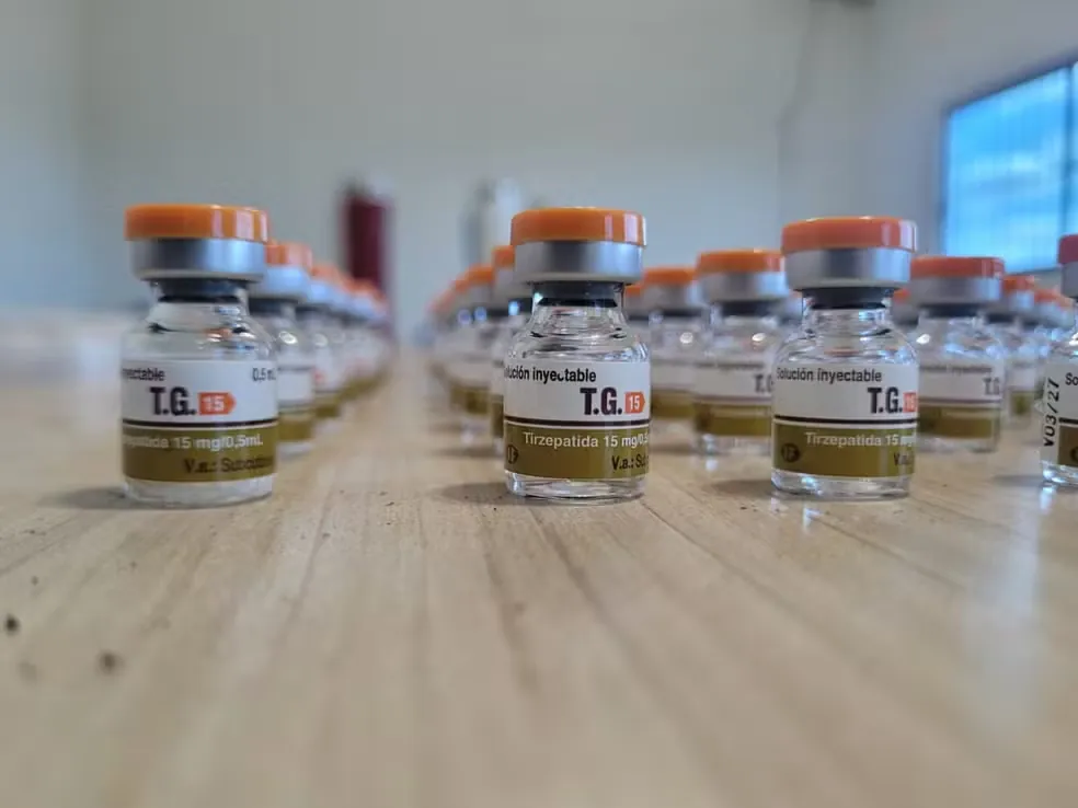 Frascos originais de TG 15 Tirzepatida 15 mg/0,5 mL enfileirados, prontos para envio